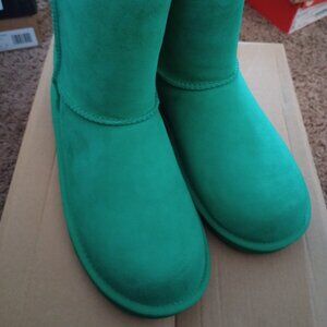 UGGs Classic Short "Emerald Green" Size 5